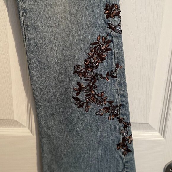 Women's Blue Jeans by "Tint"  Size 6 Embellished and Good Stretch 98% Cotton - Picture 5 of 6